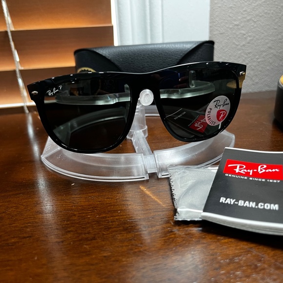 Ray-Ban polarized sunglasses (RB4147). Polished black frame/green lenses - Picture 2 of 5